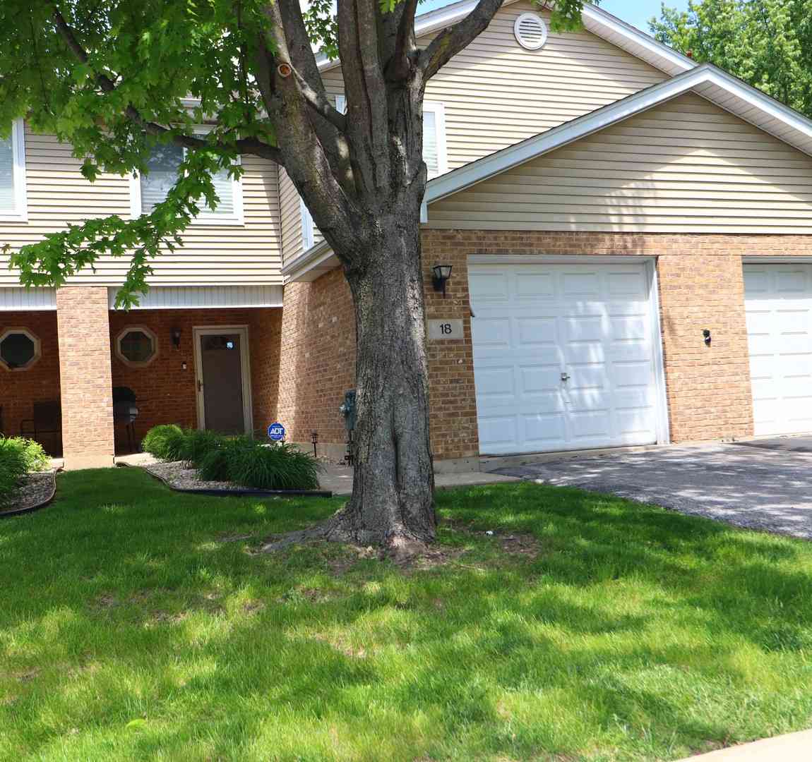 Condo For Sale - 18 Forest Wood Lane<br/> Park Forest, IL 60466