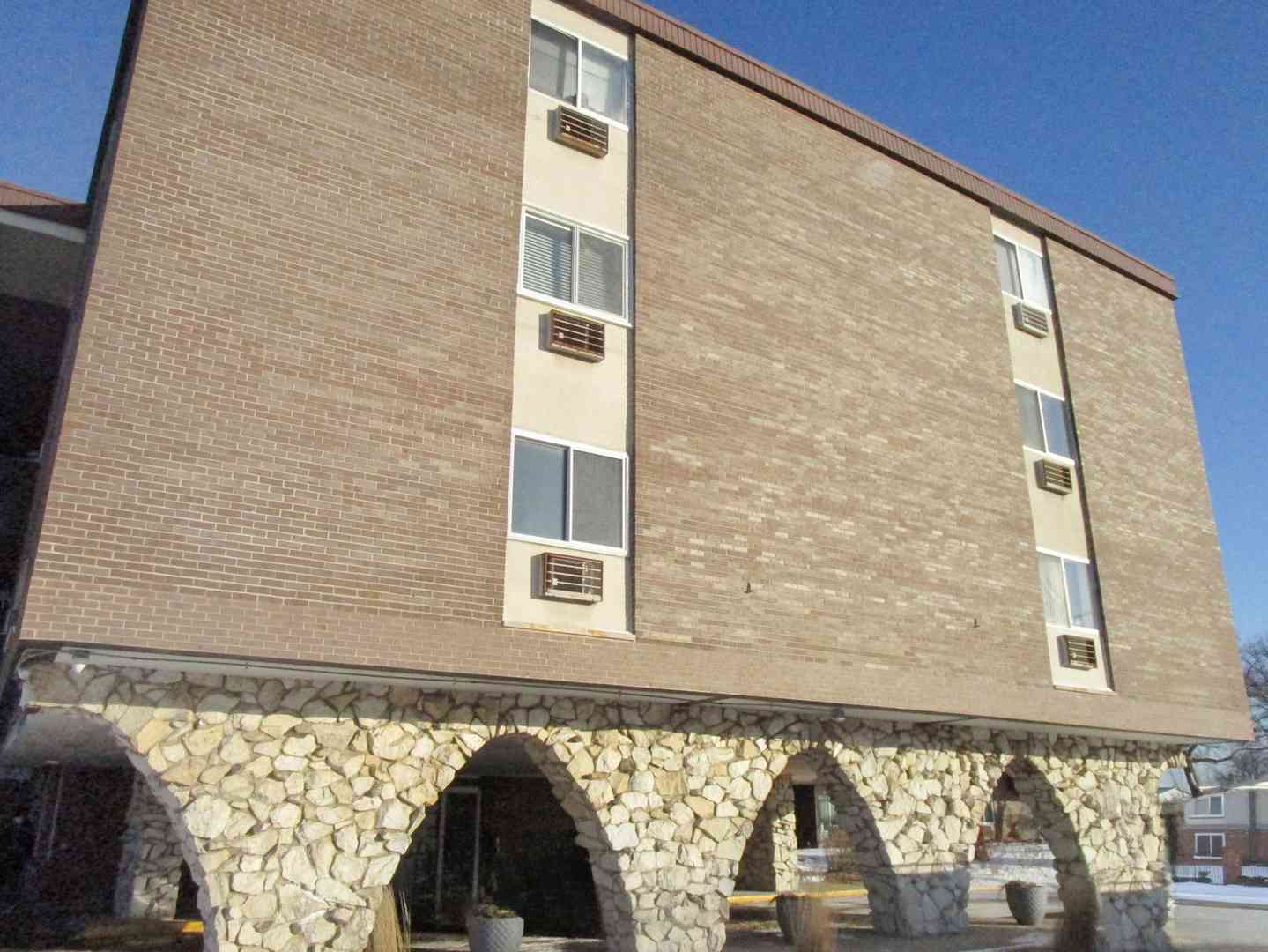 Condo For Sale - 1301 S Finley Road #417<br/> Lombard, IL 60148