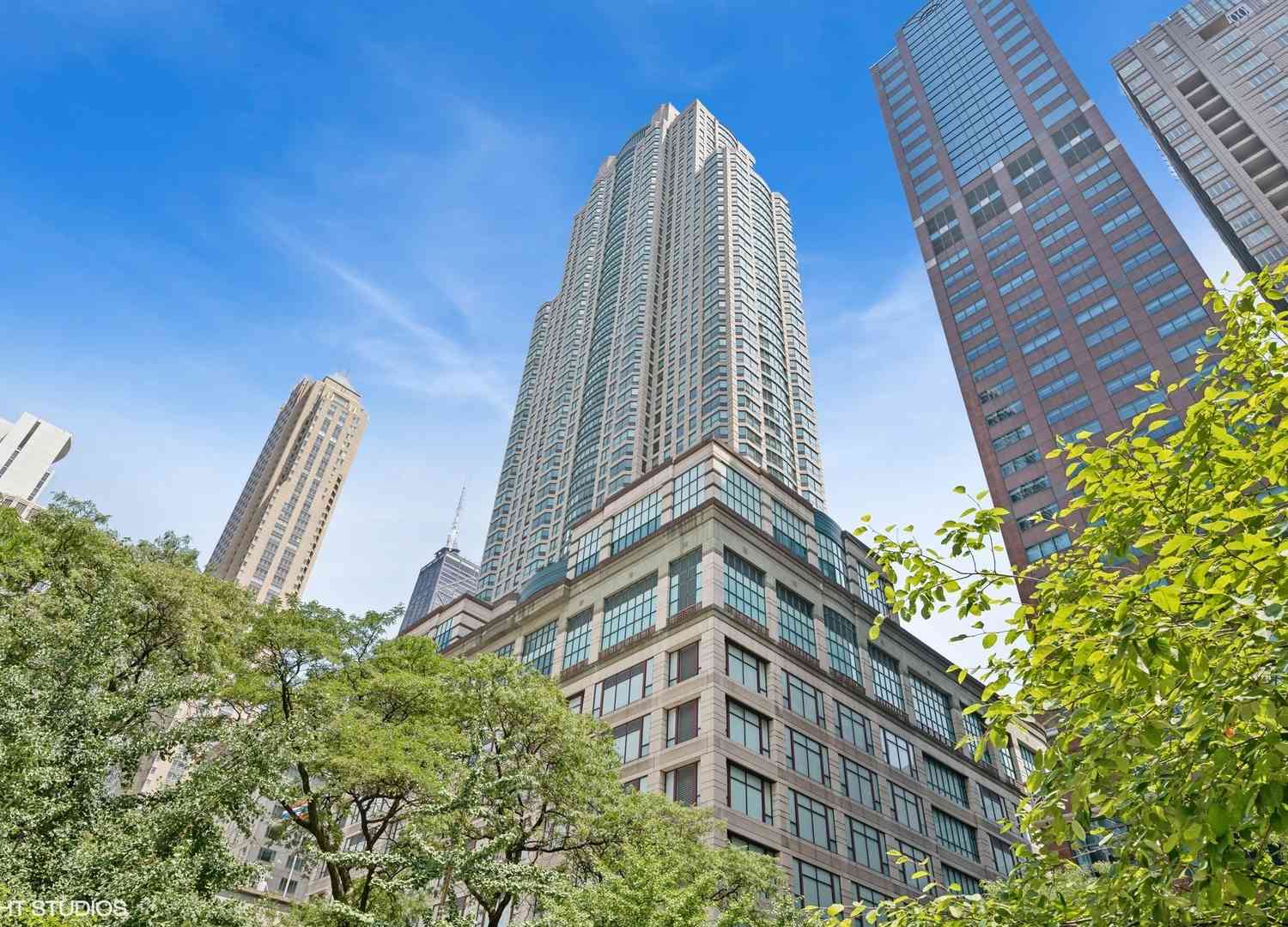 Condo For Sale - 100 E Huron Street #3705<br/> Chicago, IL 60611