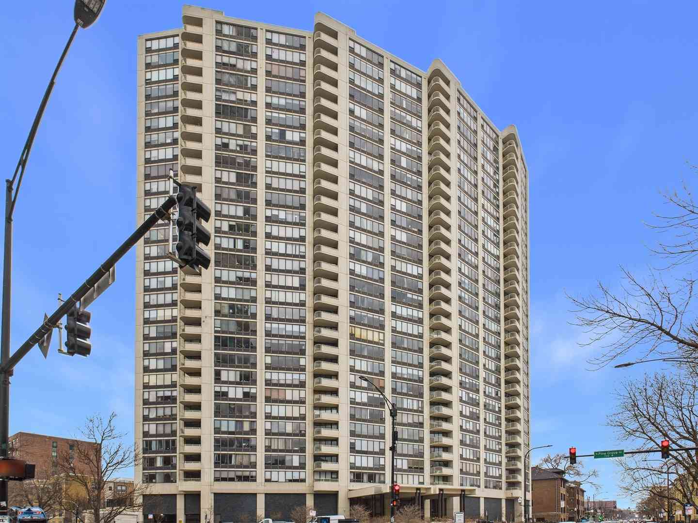 Condo For Sale - 3930 N Pine Grove Avenue #2516<br/> Chicago, IL 60613