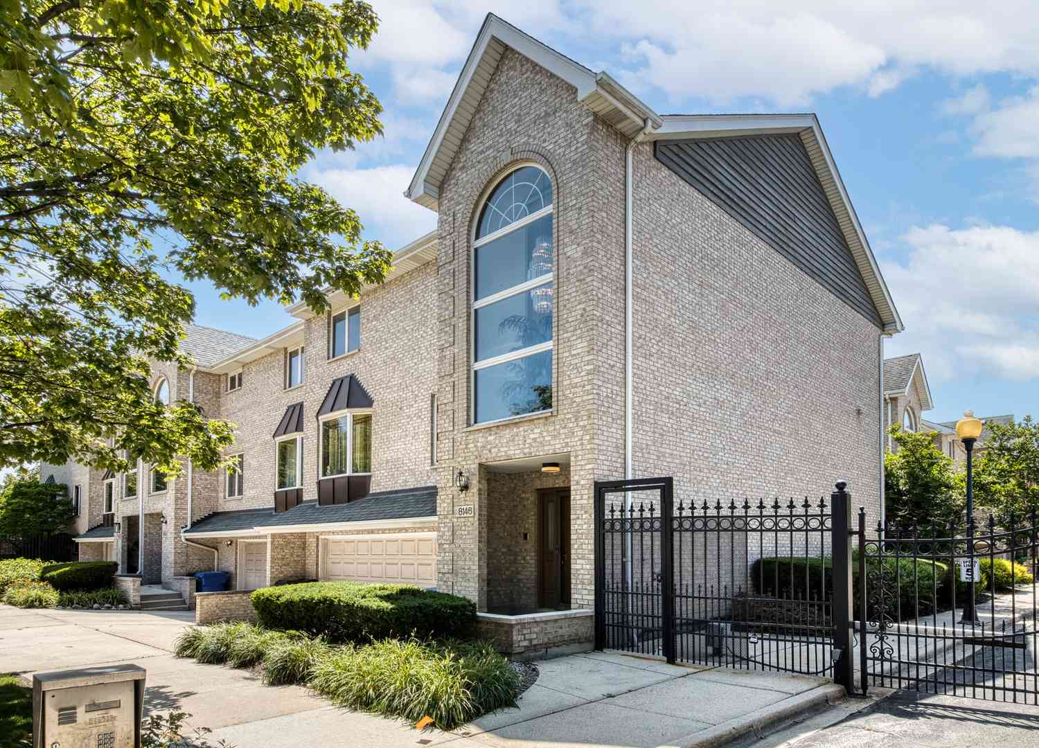 Condo For Sale - 8146 S Prairie Park Place<br/> Chicago, IL 60619