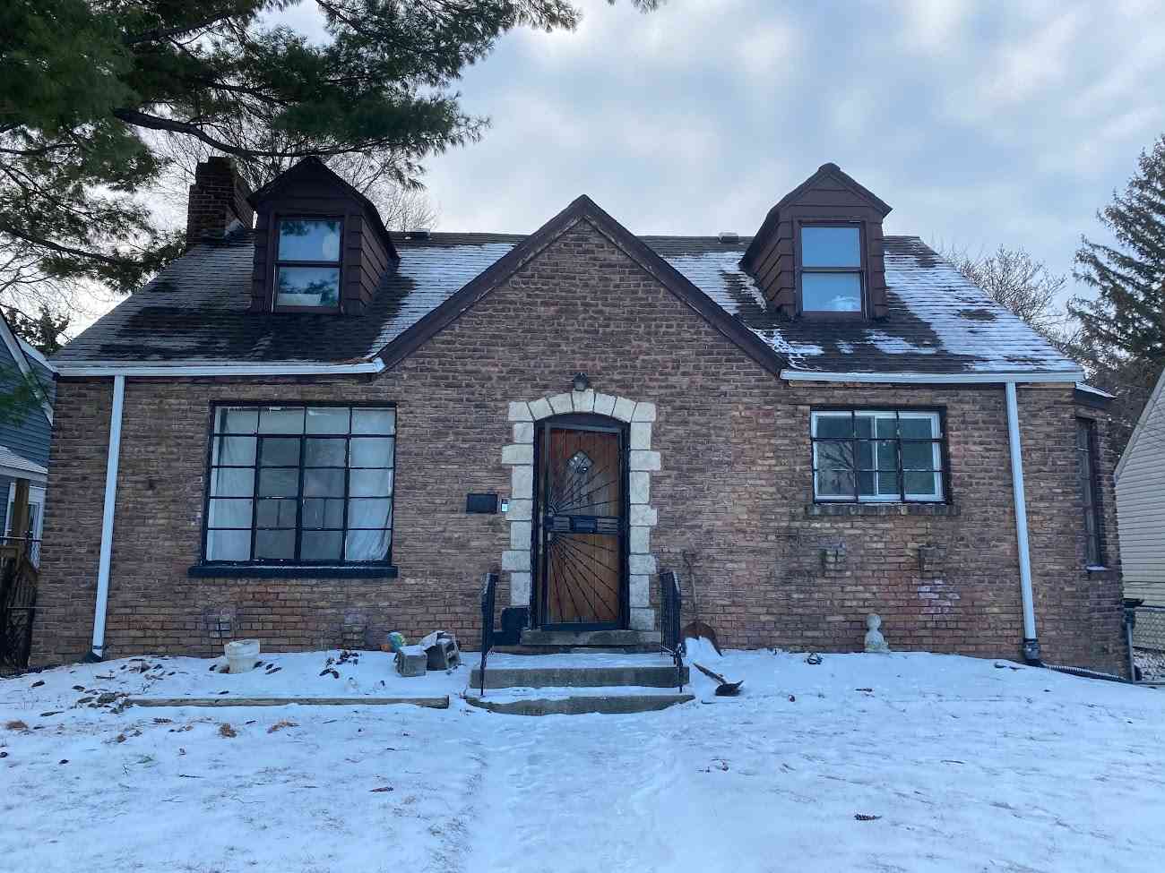 Homes For Sale - 158 W Glen Lane<br/> Riverdale, IL 60827