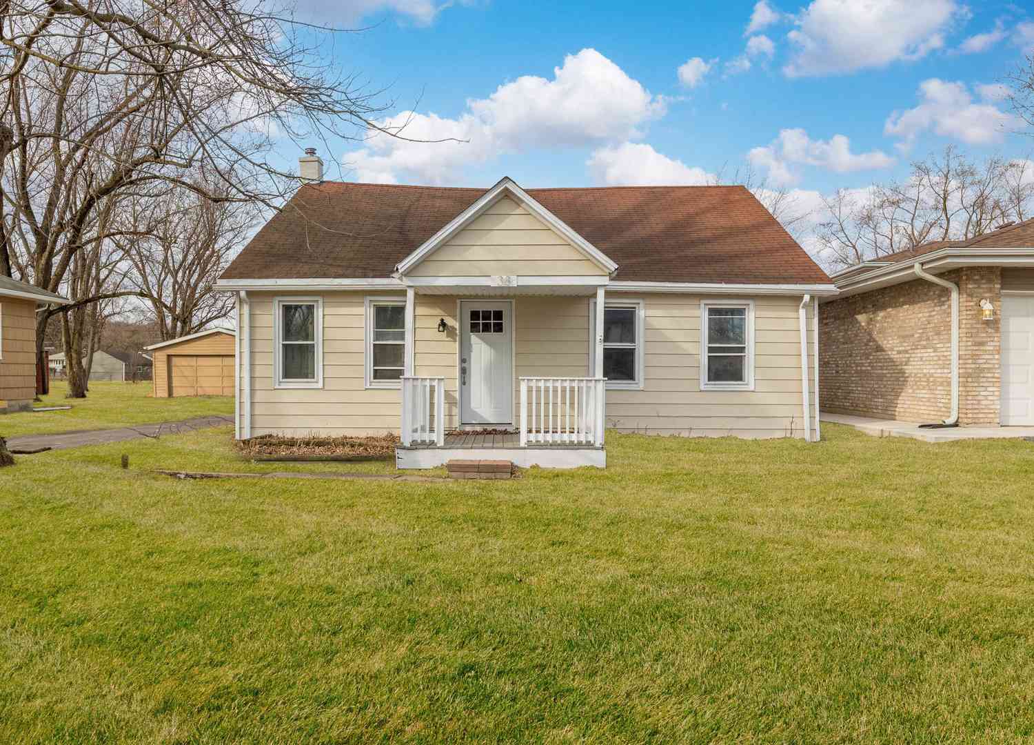 Homes For Sale - 38 N Rebecca Street<br/> Glenwood, IL 60425