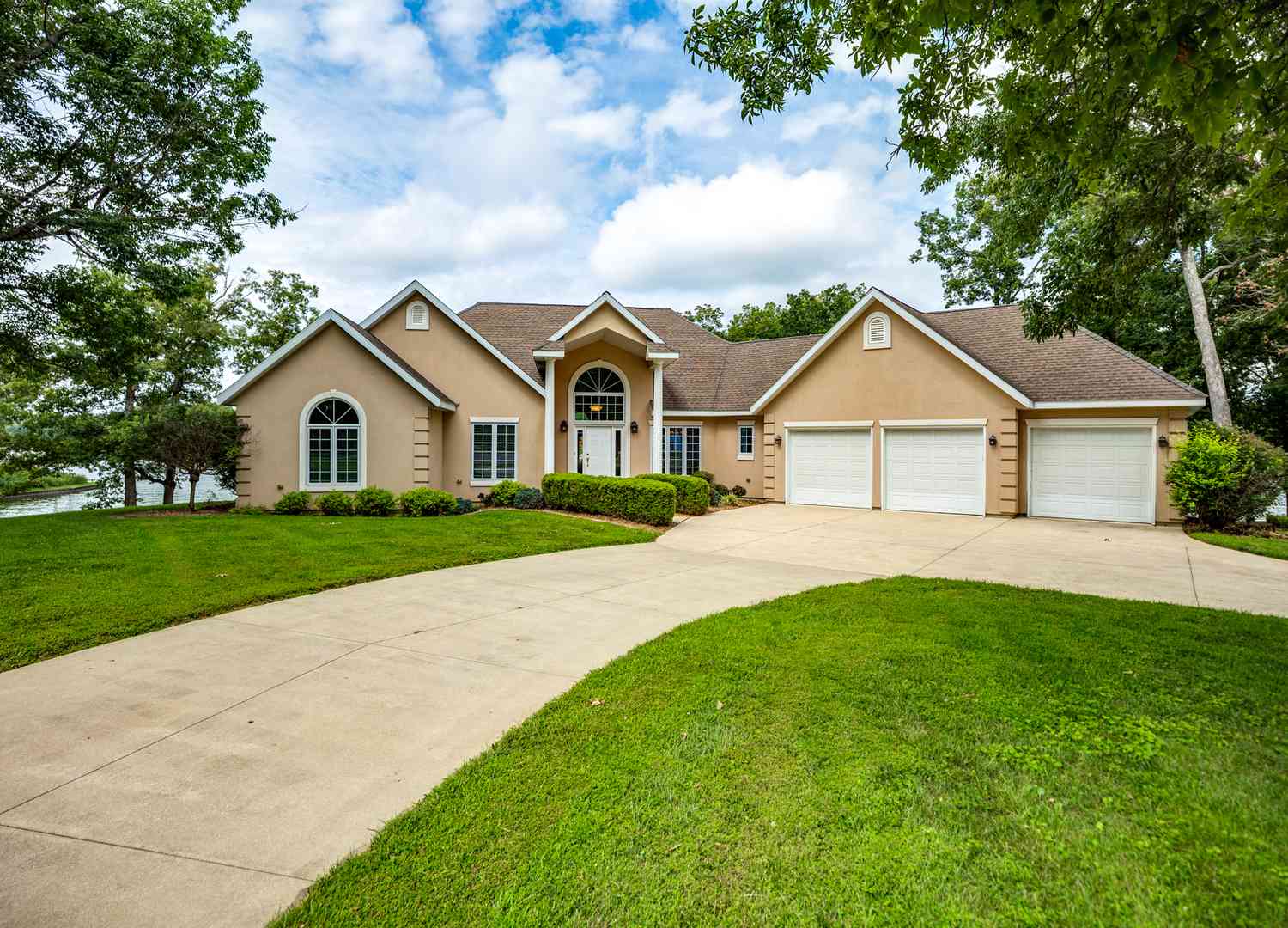Homes For Sale - 9284 E Court Eleven<br/> Effingham, IL 62401