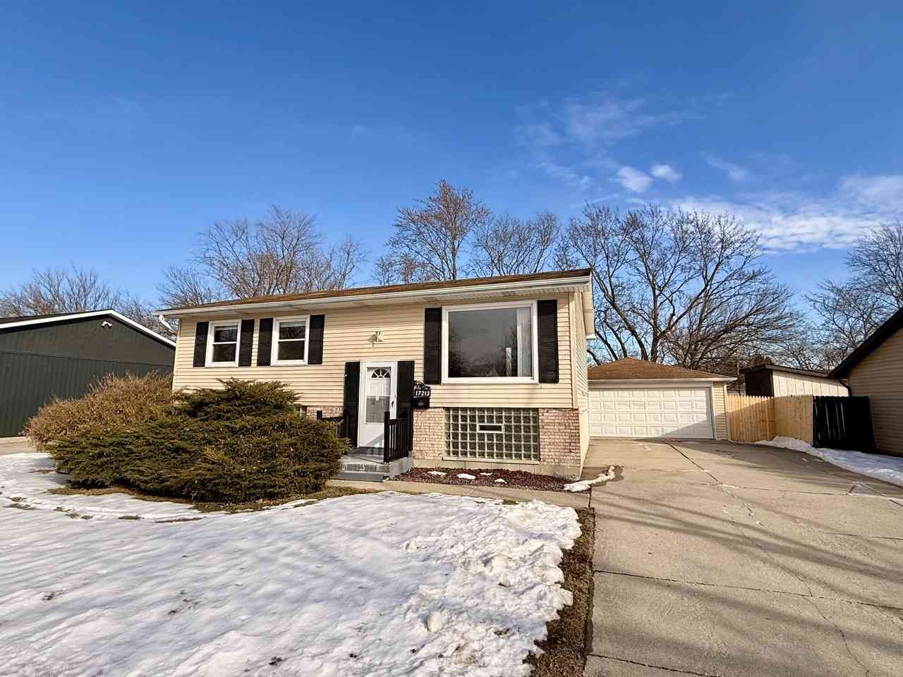 Homes For Sale - 17213 Springtide Lane<br/> Hazel Crest, IL 60429