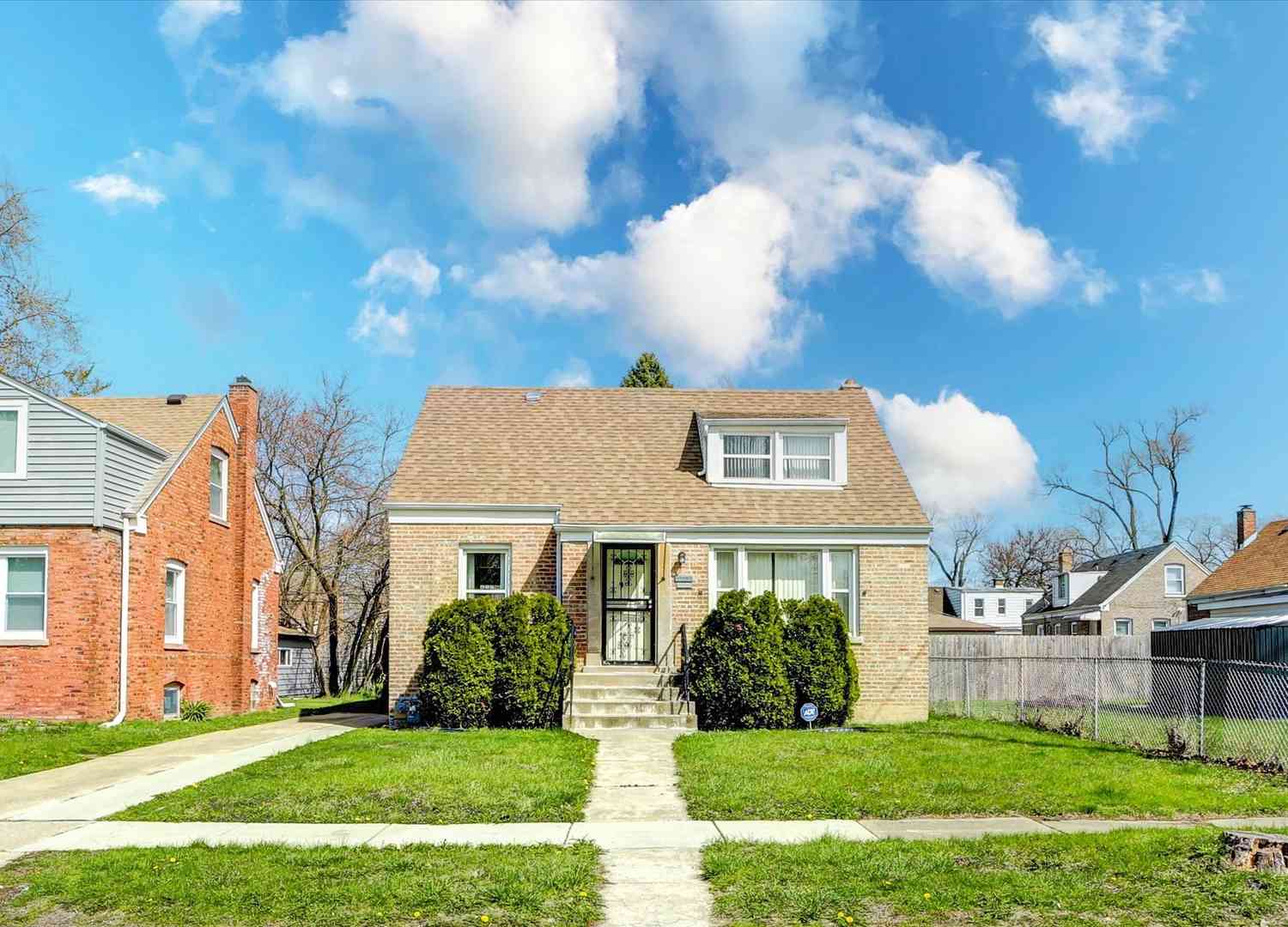 Homes For Sale - 14143 Manor Avenue<br/> Dolton, IL 60419