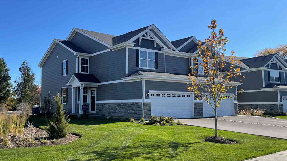 Homes For Sale - 274 Charlestowne Lakes Drive<br/> Kane County, Saint Charles, IL 60174