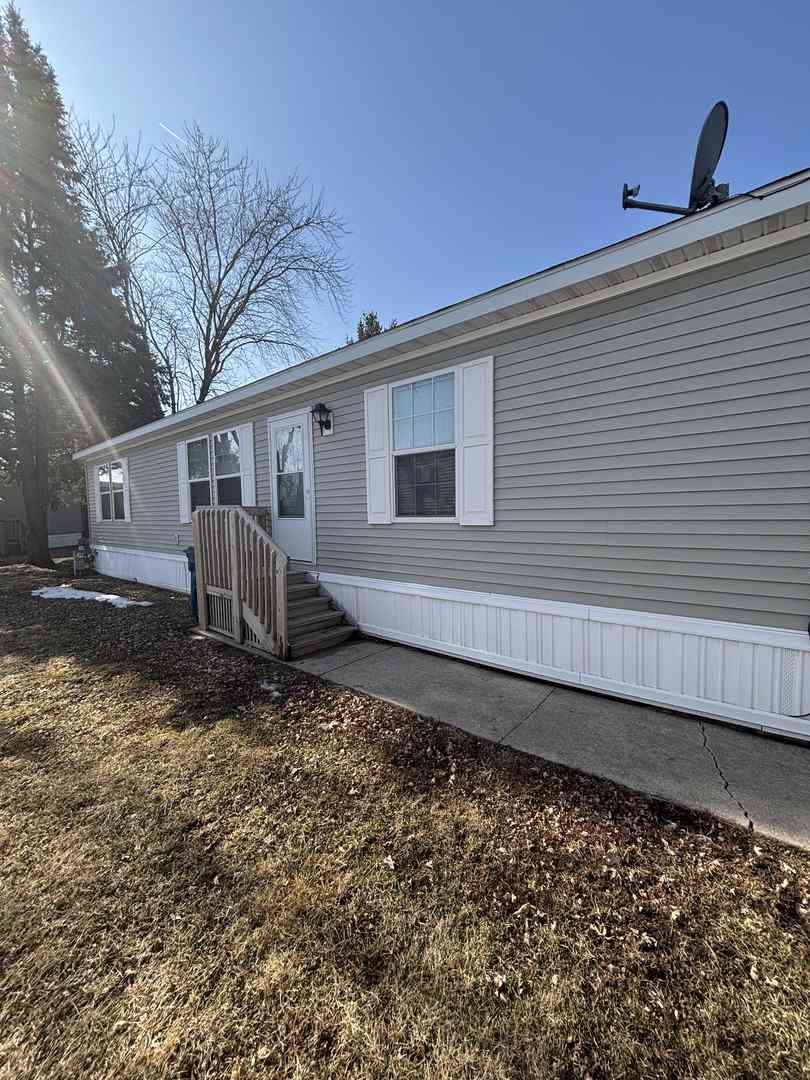 Mobile Home For Sale - 186 Carriage Lane<br/> Sauk Village, IL 60411