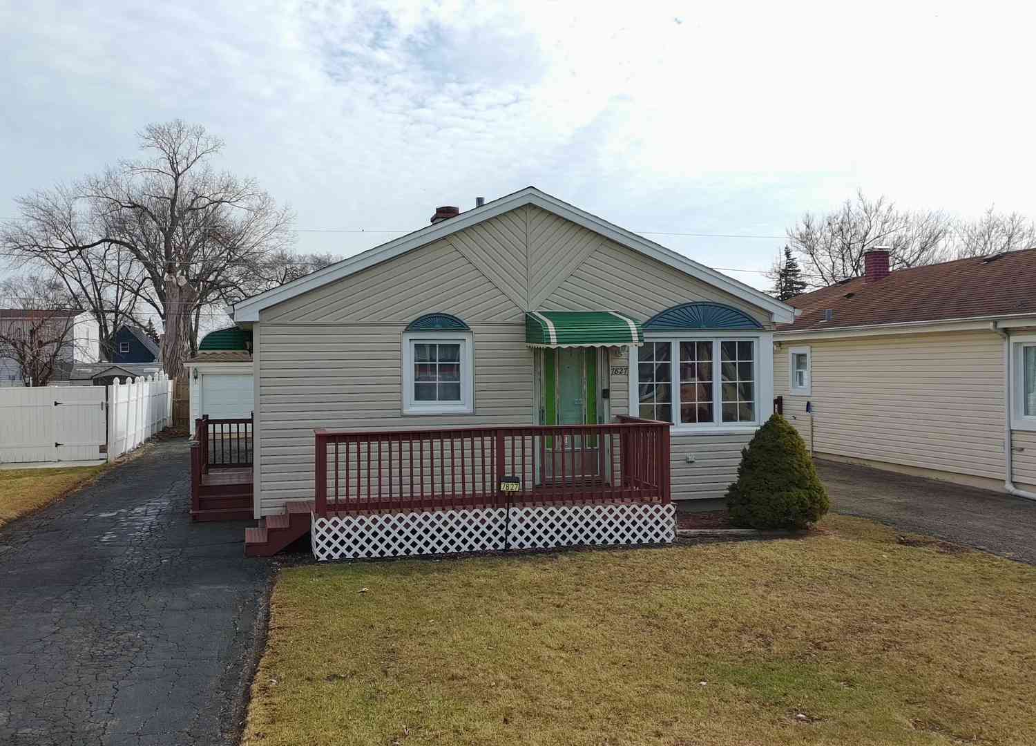 Homes For Sale - 7827 Meade Avenue<br/> Burbank, IL 60459