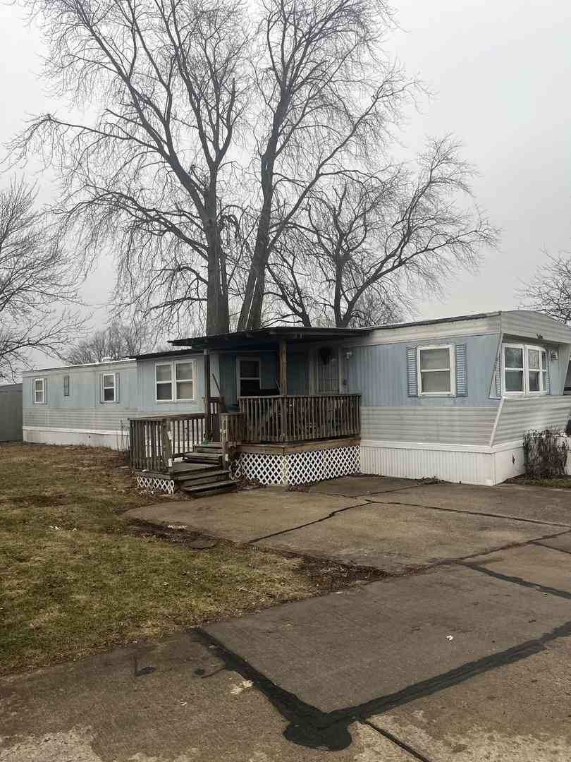 Mobile Home For Sale - 4809 W Windsor Road #B15<br/> Champaign, IL 61822