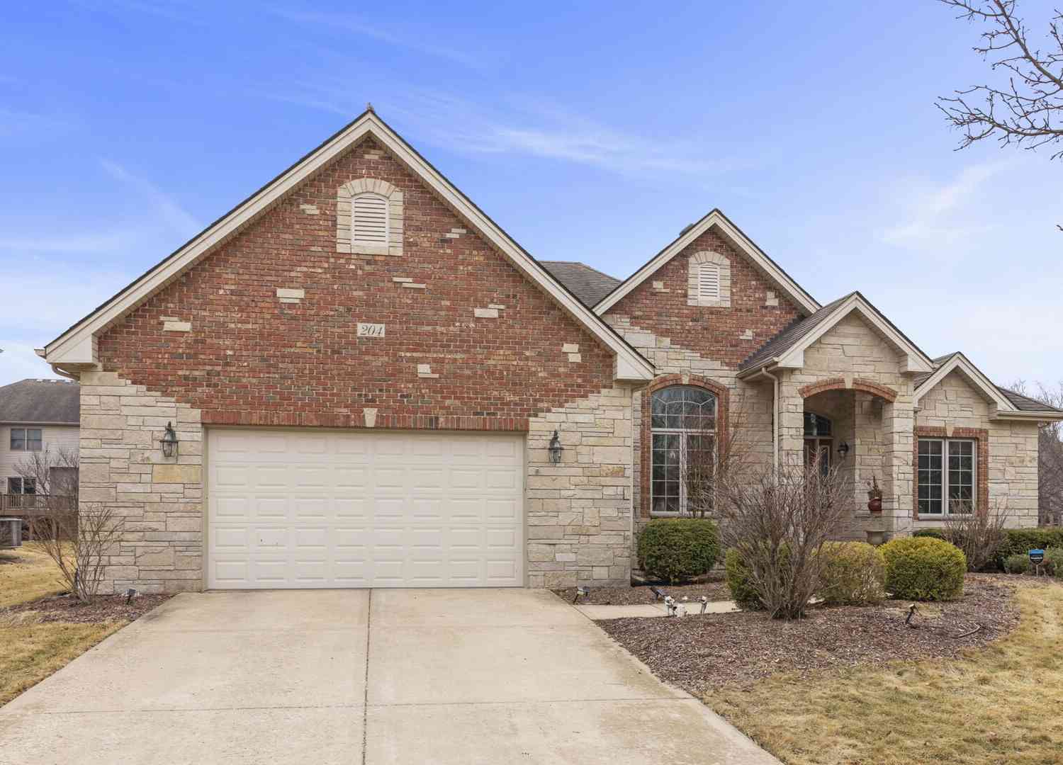 Homes For Sale - 204 Amherst Circle<br/> Oswego, IL 60543