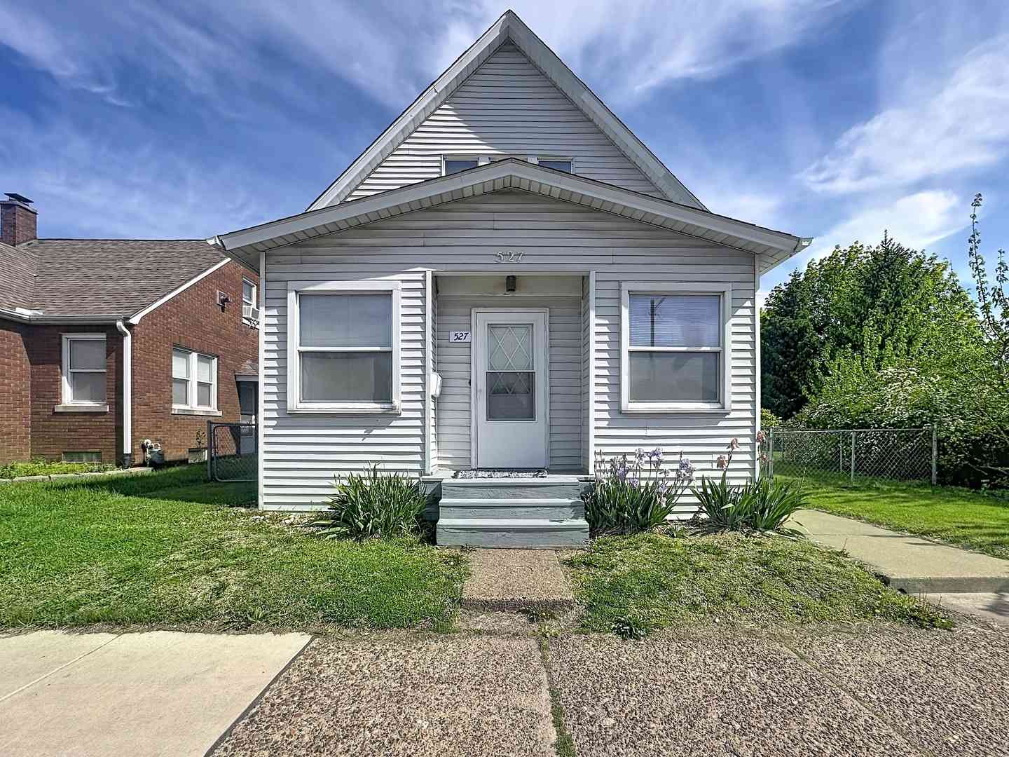 Homes For Sale - 527 19th Avenue<br/> Moline, IL 61265