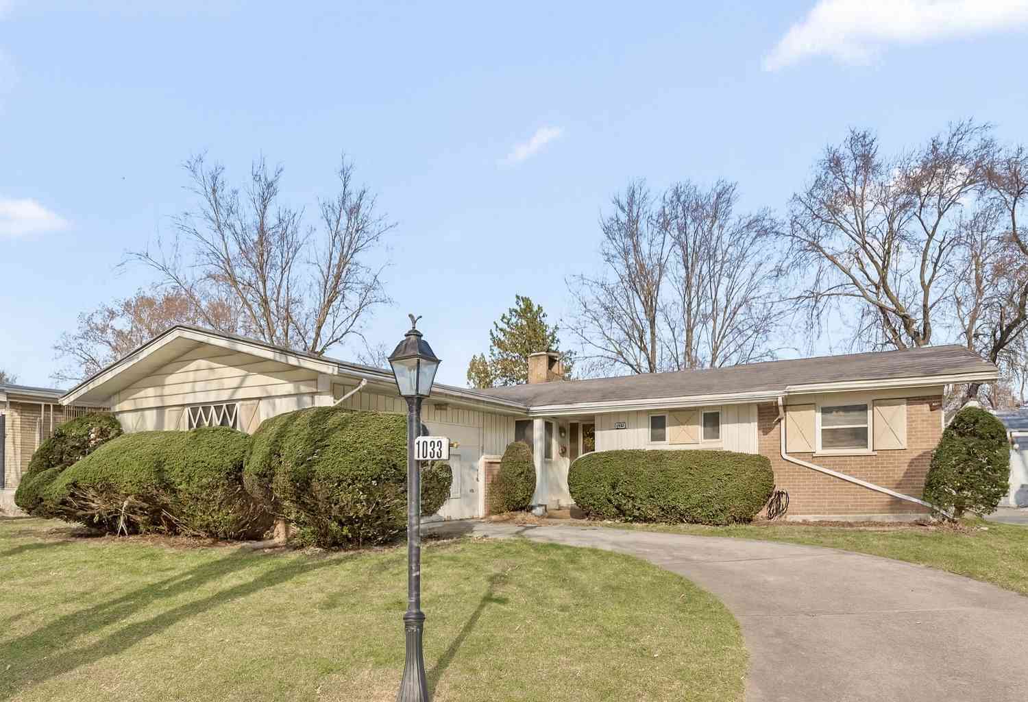 Homes For Sale - 1033 W Ohio Street<br/> Glenwood, IL 60425