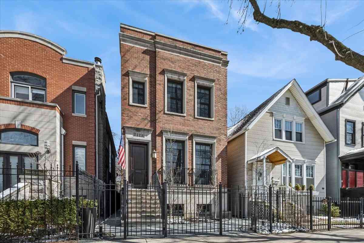 Homes For Sale - 2723 N Magnolia Avenue<br/> Chicago, IL 60614