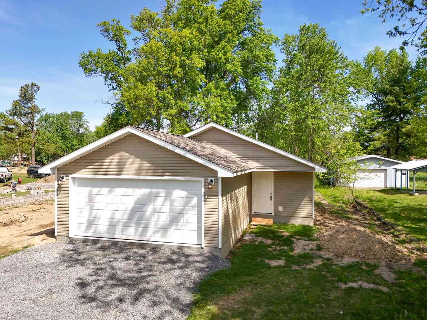 Homes For Sale - 817 W Stotlar Street<br/> Williamson County, Herrin, IL 62948