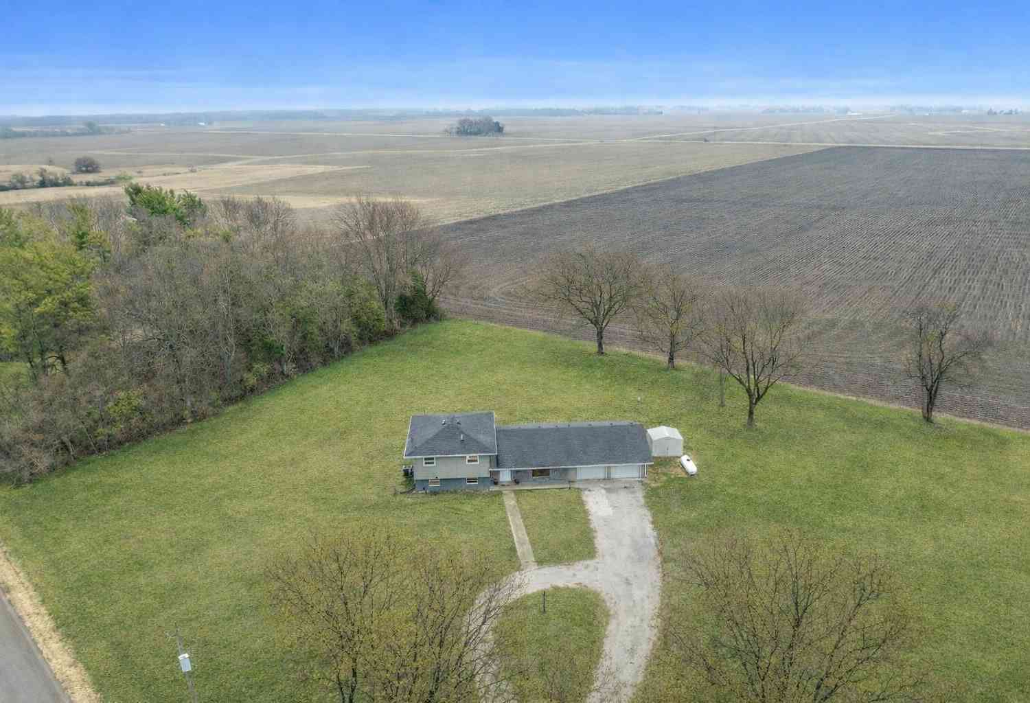 Homes For Sale - 15795 E 2550 North Road<br/> Hudson, IL 61748