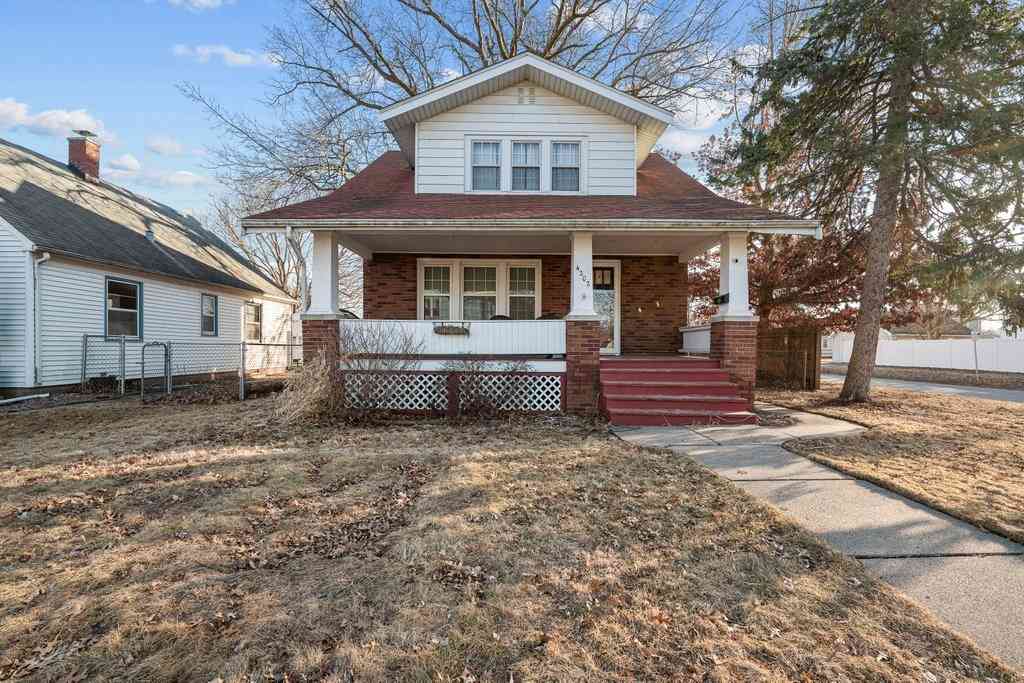 Homes For Sale - 4202 10th Avenue<br/> Moline, IL 61265