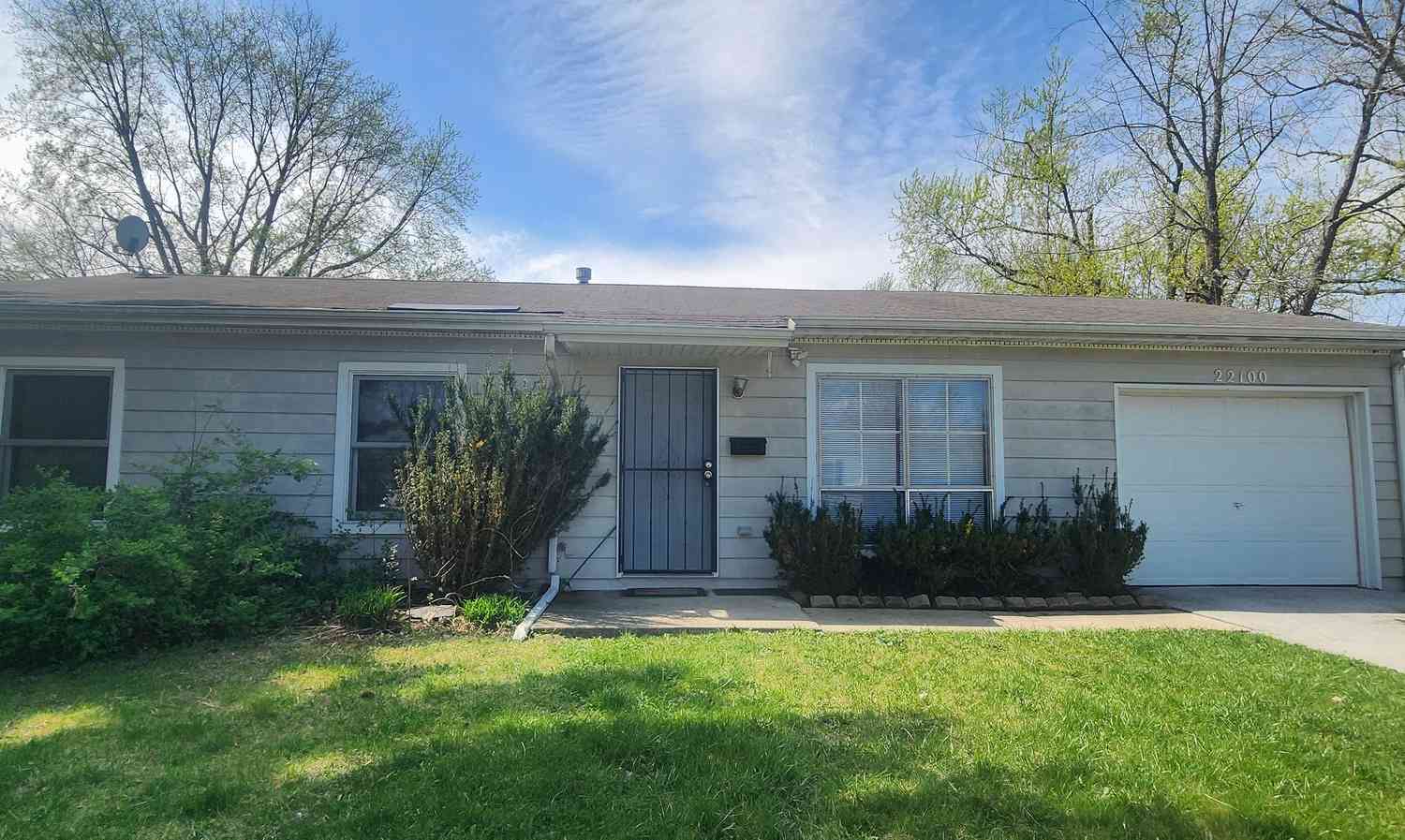 Homes For Sale - 22100 Karlov Avenue<br/> Richton Park, IL 60471