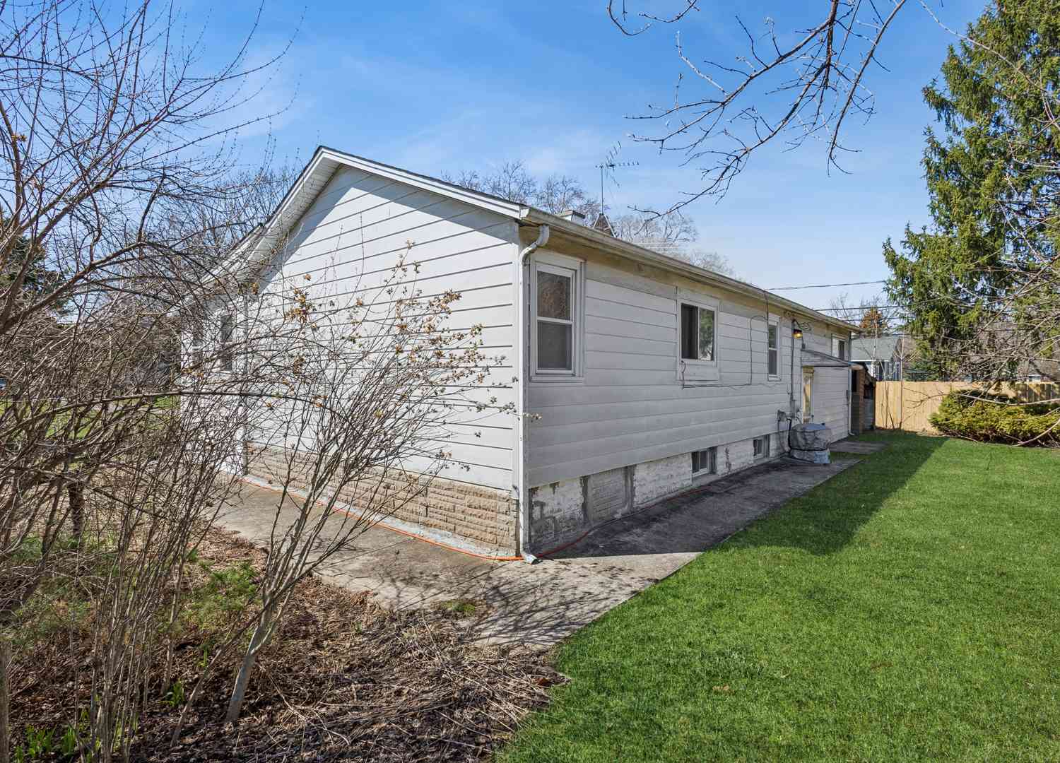 Homes For Sale - 4607 Dumoulin Avenue<br/> Lisle, IL 60532