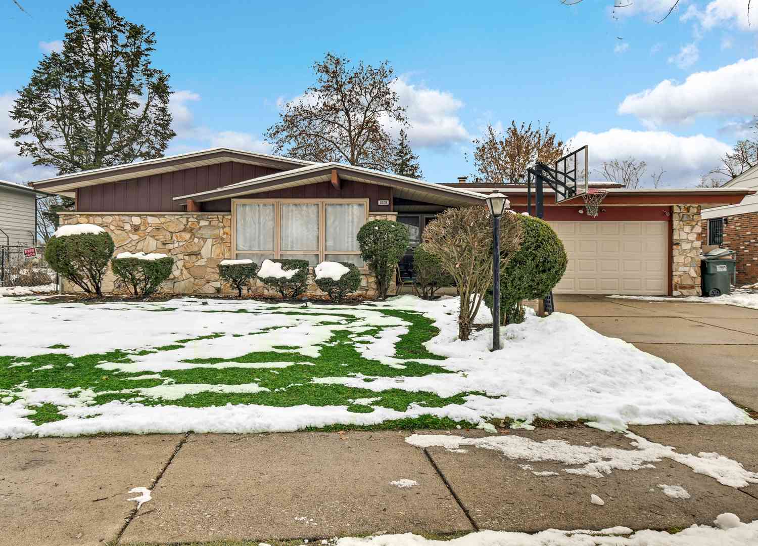 Homes For Sale - 1028 W Strieff Lane<br/> Glenwood, IL 60425