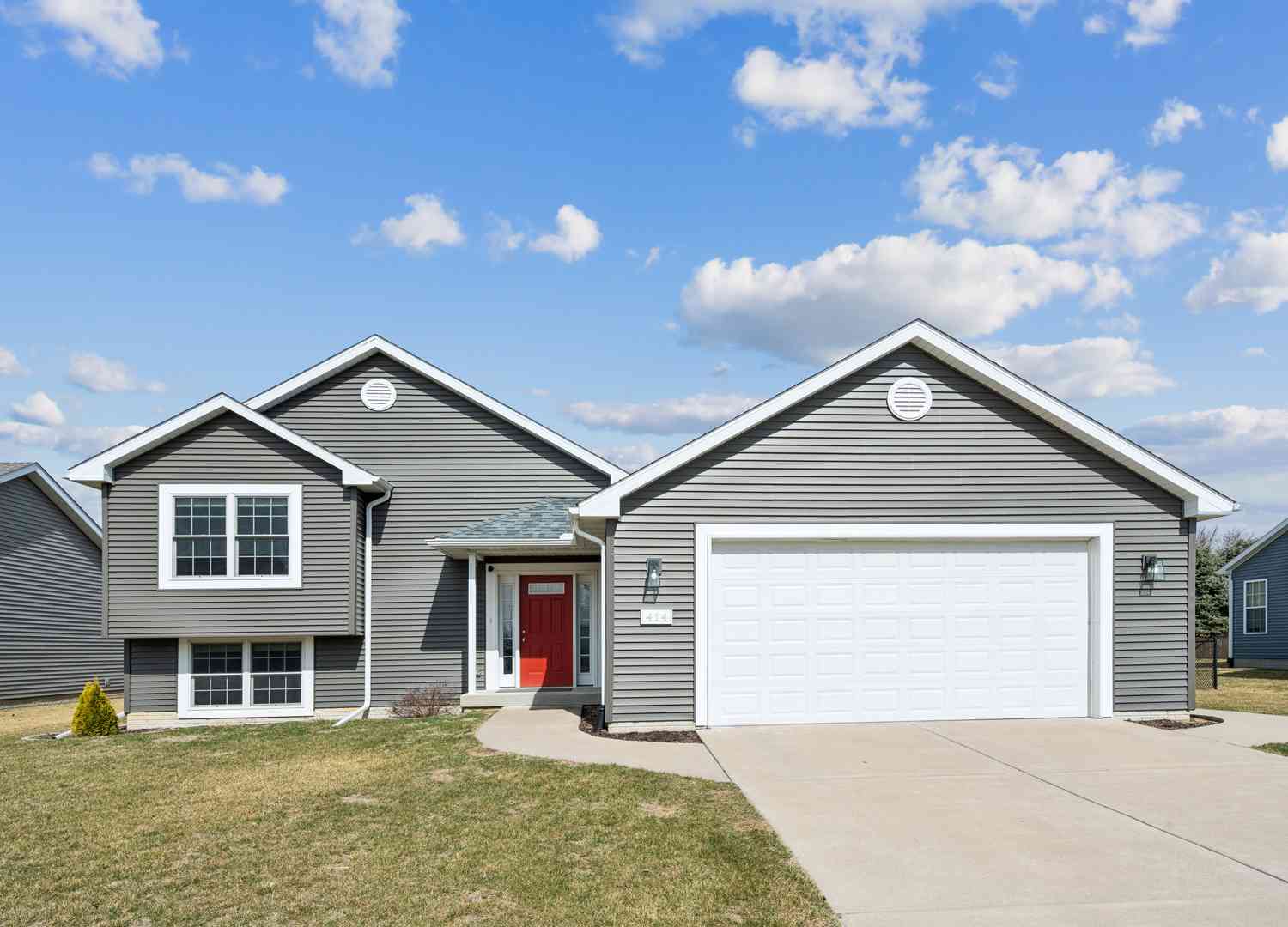 Homes For Sale - 414 W Meadow Lane<br/> Walcott, IA 52773