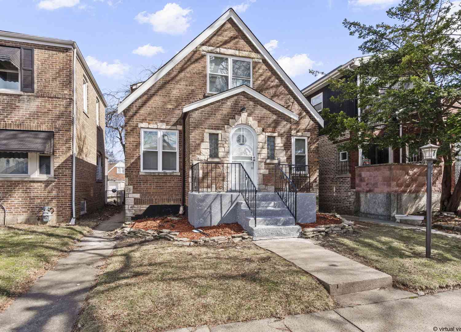 Homes For Sale - 10235 S Rhodes Avenue<br/> Chicago, IL 60628