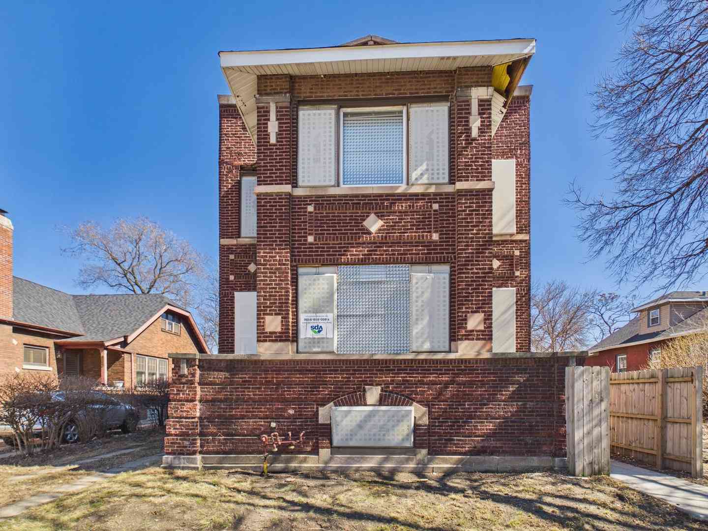Homes For Sale - 7339 S Bennett Avenue<br/> Chicago, IL 60649