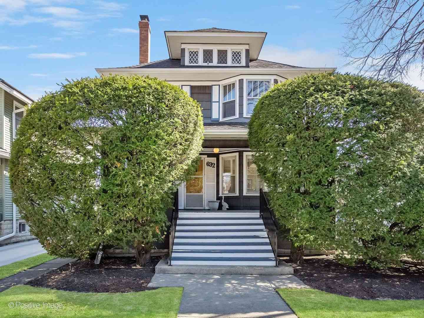 Homes For Sale - 632 N Ridgeland Avenue<br/> Oak Park, IL 60302