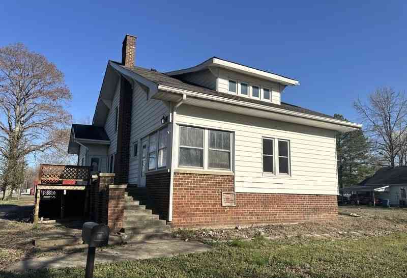 Homes For Sale - 411 S Dean Street<br/> Royalton, IL 62983