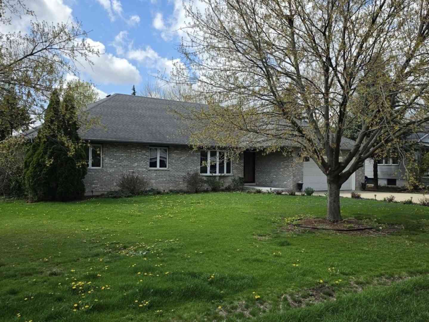 Homes For Sale - 4422 Center Avenue<br/> Lisle, IL 60532