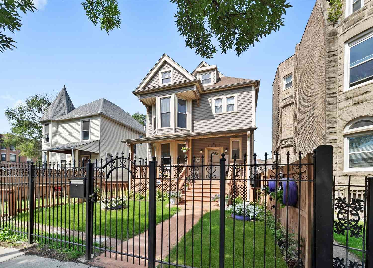 Homes For Sale - 5850 S Indiana Avenue<br/> Chicago, IL 60637
