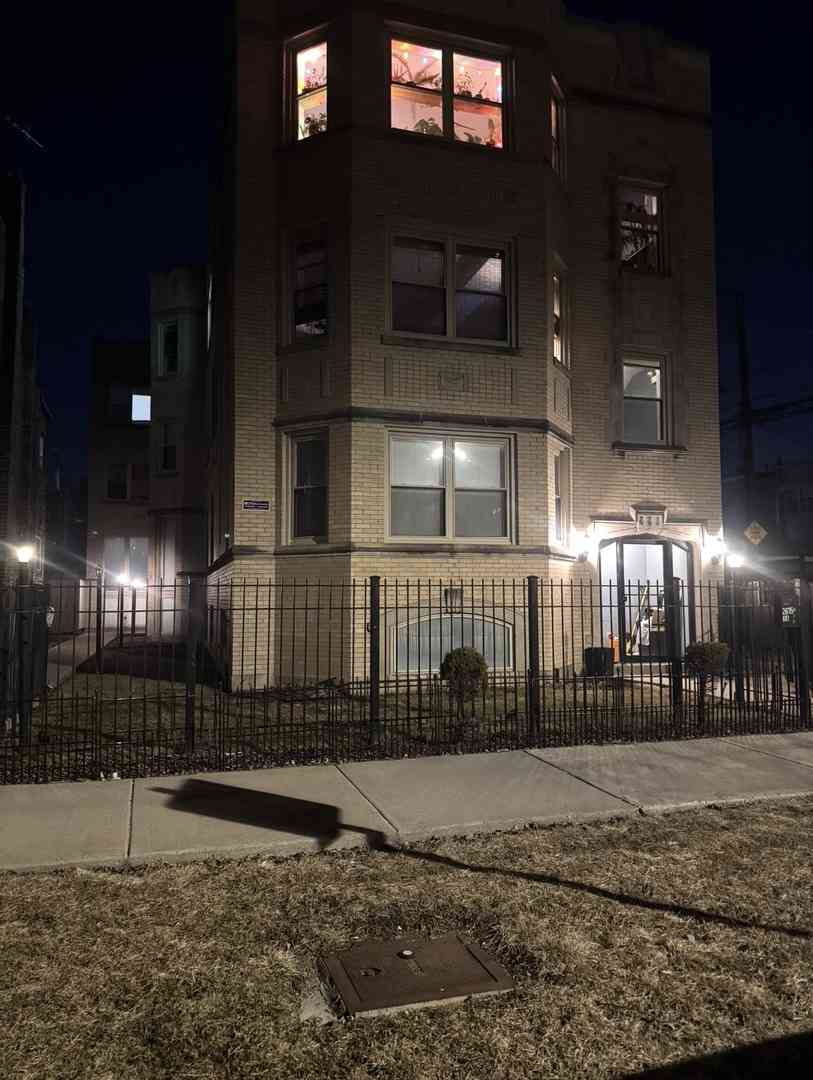 Homes For Sale - 2617 N Harding Avenue #3<br/> Chicago, IL 60647