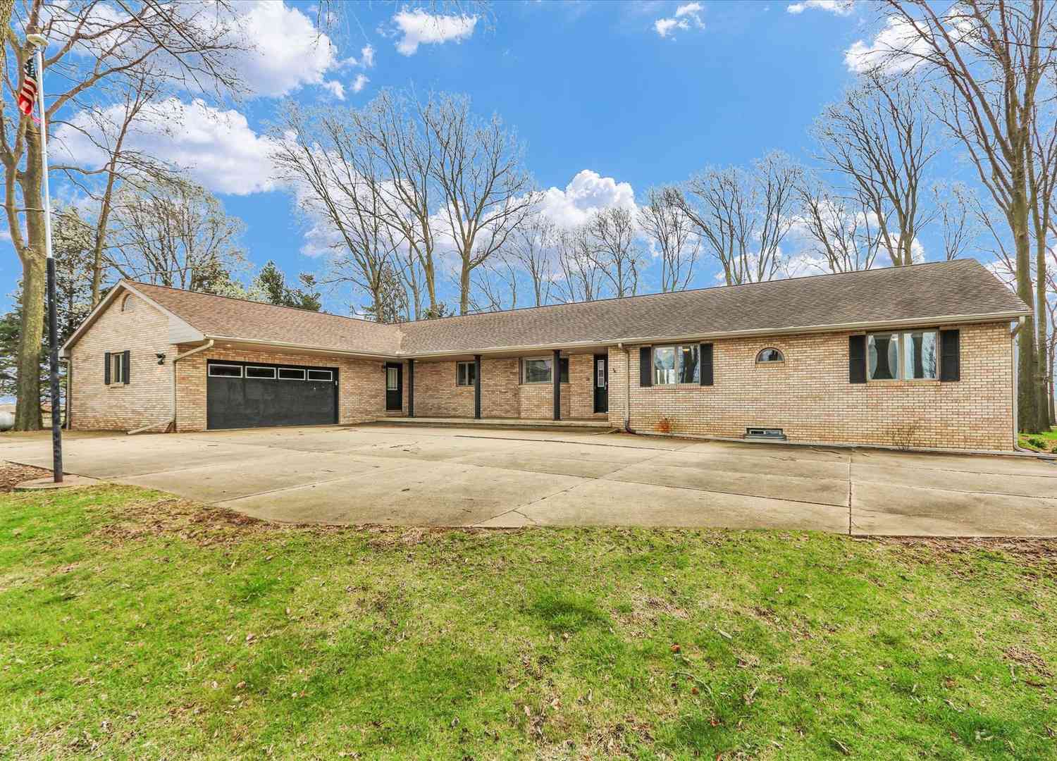 Homes For Sale - 1644 County Road 200 Road<br/> Seymour, IL 61875