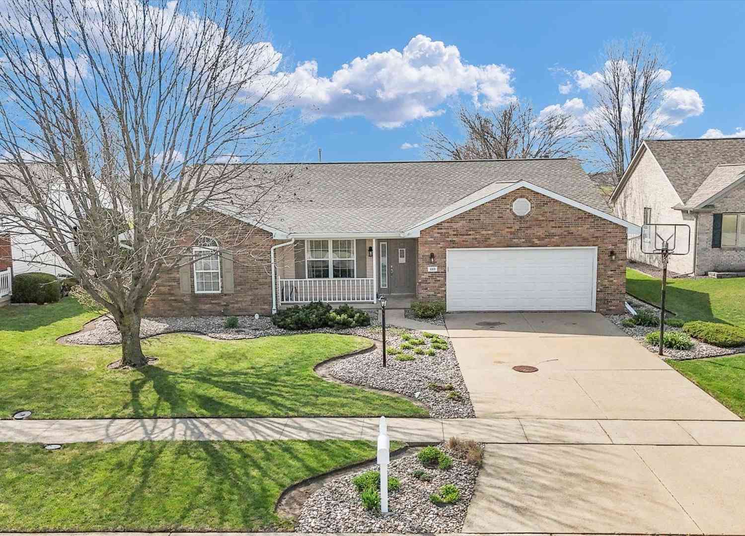Homes For Sale - 609 Pheasant Run Road<br/> Douglas County, Tuscola, IL 61953