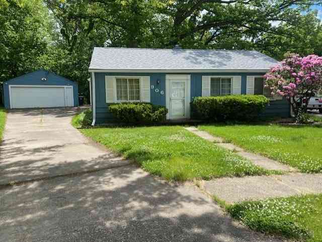Homes For Sale - 906 40th Street Court<br/> Moline, IL 61265