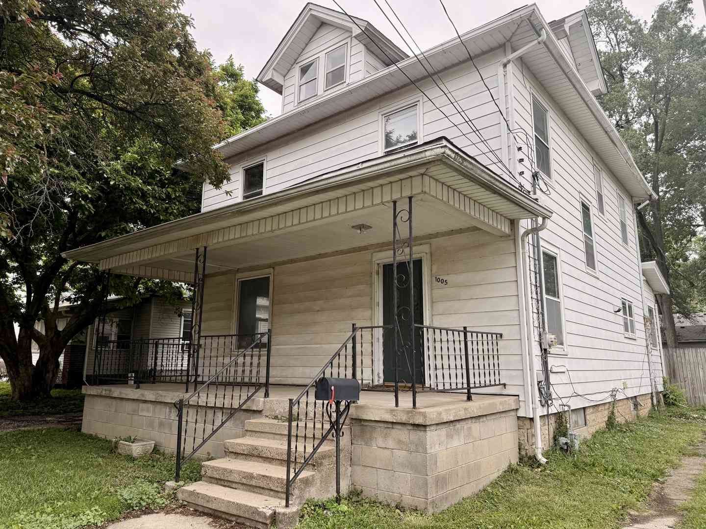 Homes For Sale - 1005 E Main Street<br/> Dewitt County, Clinton, IL 61727