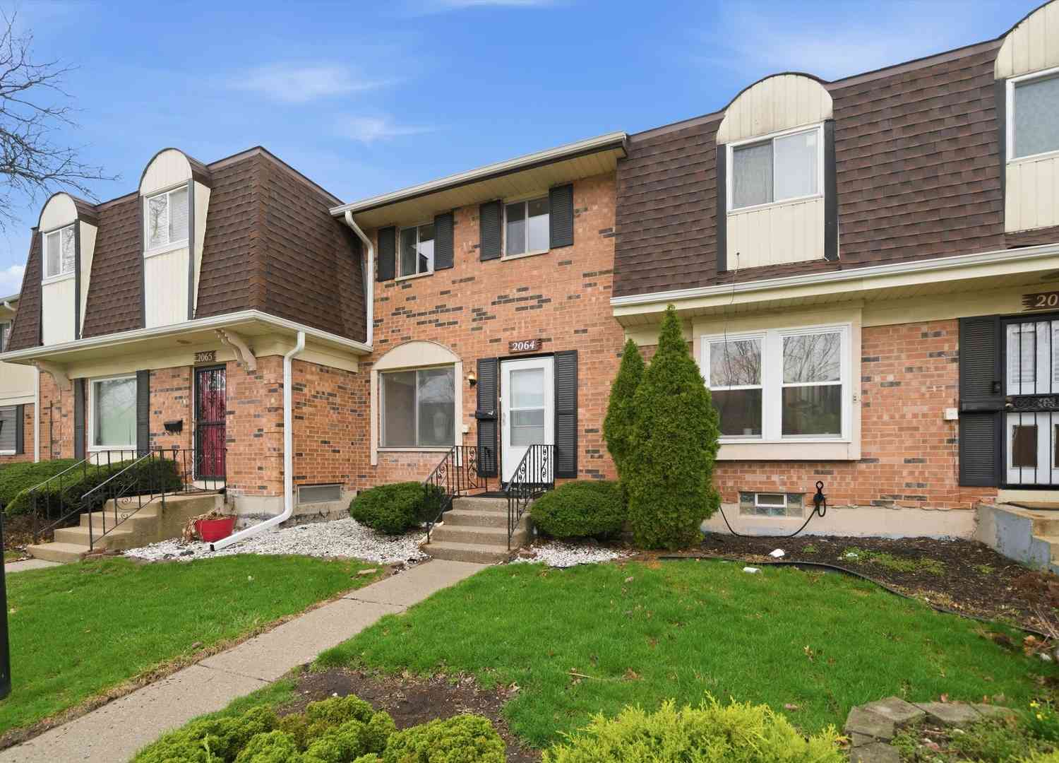 Homes For Sale - 2064 Lioncrest Drive #2064<br/> Richton Park, IL 60471