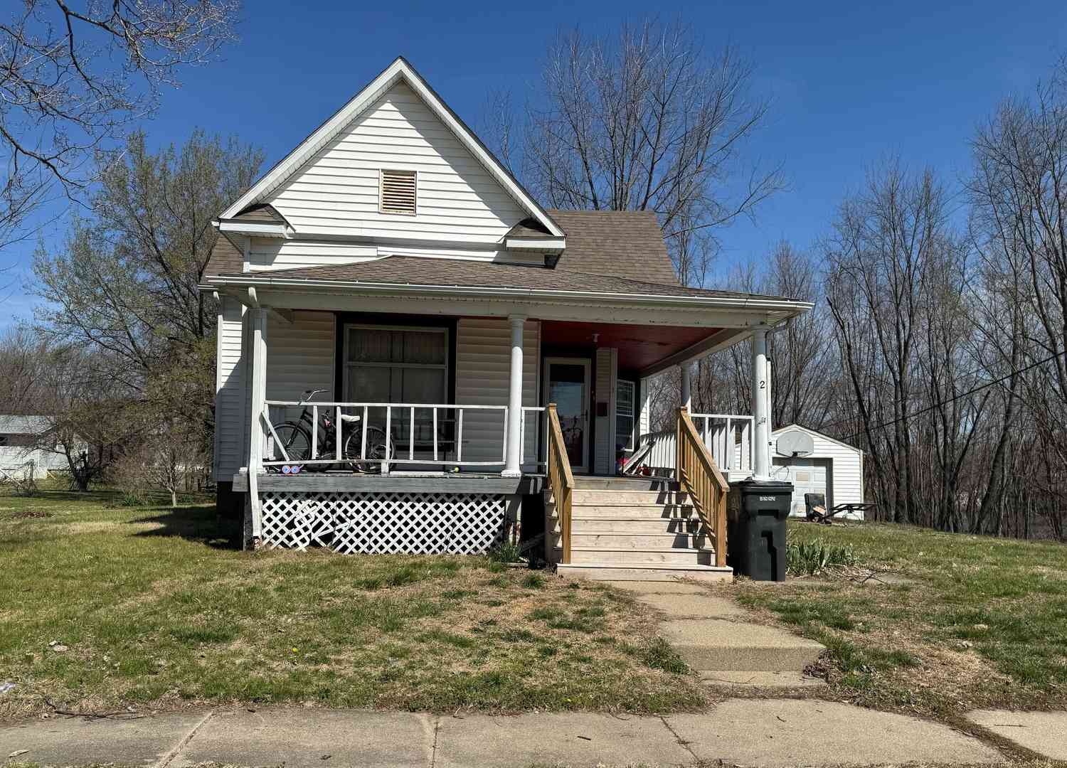 Homes For Sale - 2 W Vine Street<br/> Douglas County, Villa Grove, IL 61956