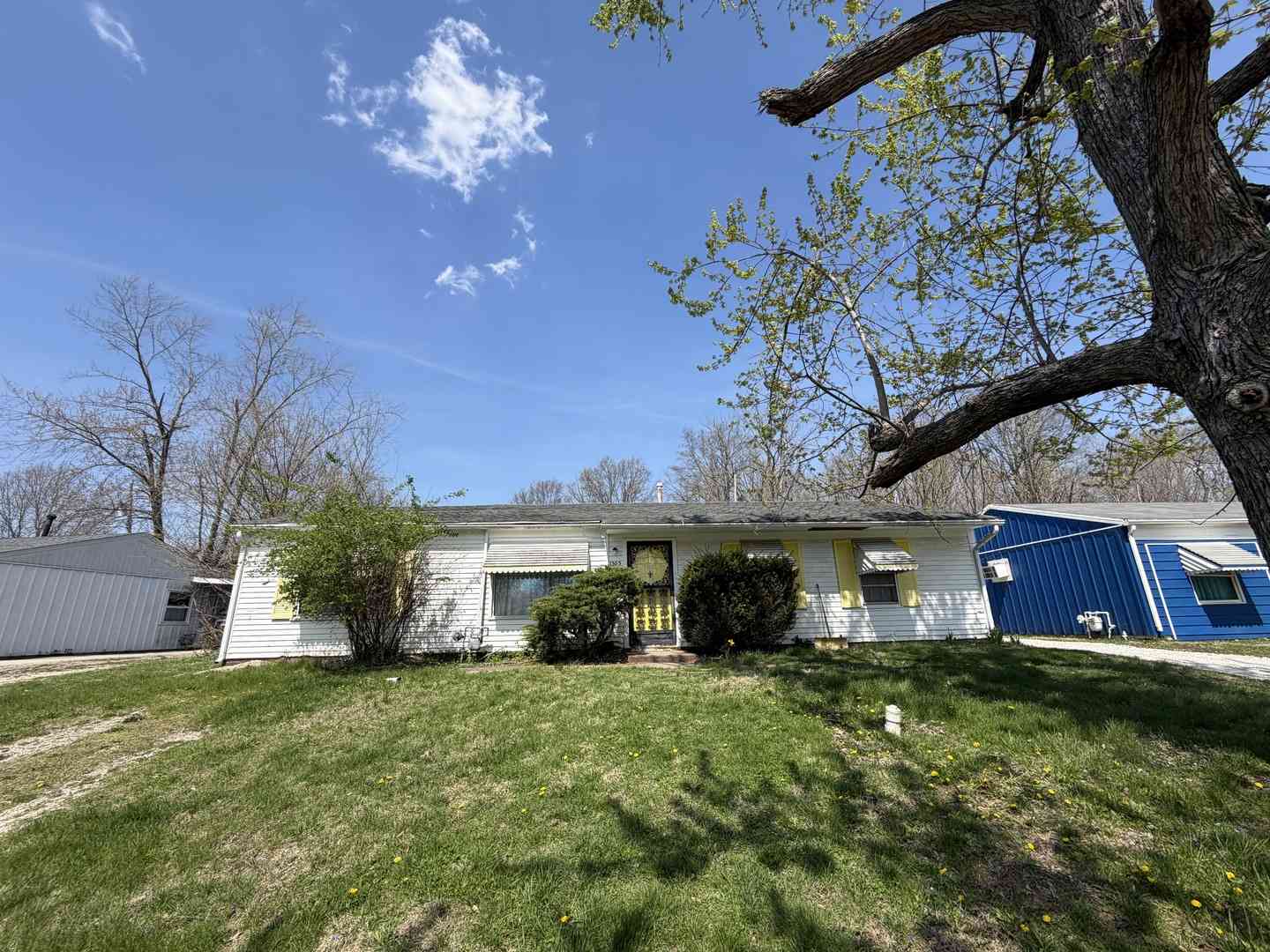 Homes For Sale - 1305 Parkview Drive<br/> Danville, IL 61832