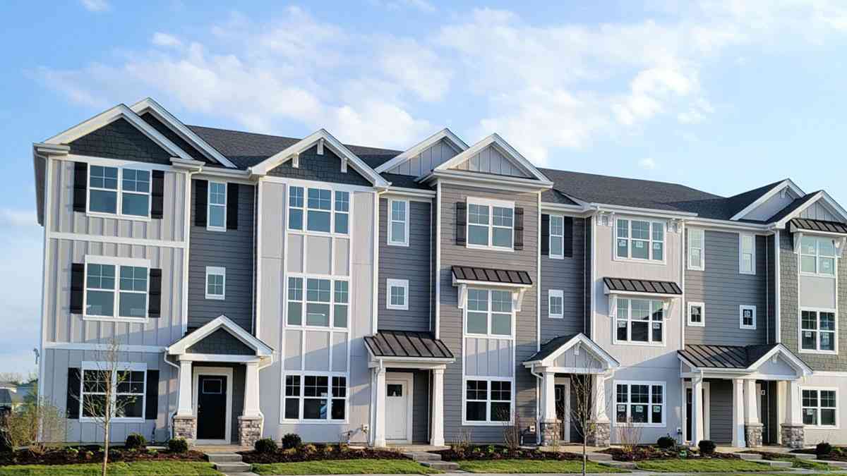Homes For Sale - 535 Yosemite Way<br/> Mundelein, IL 60060