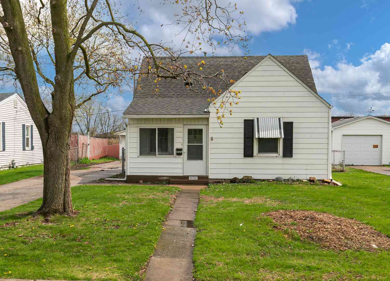 Homes For Sale - 2202 46th Street<br/> Moline, IL 61265