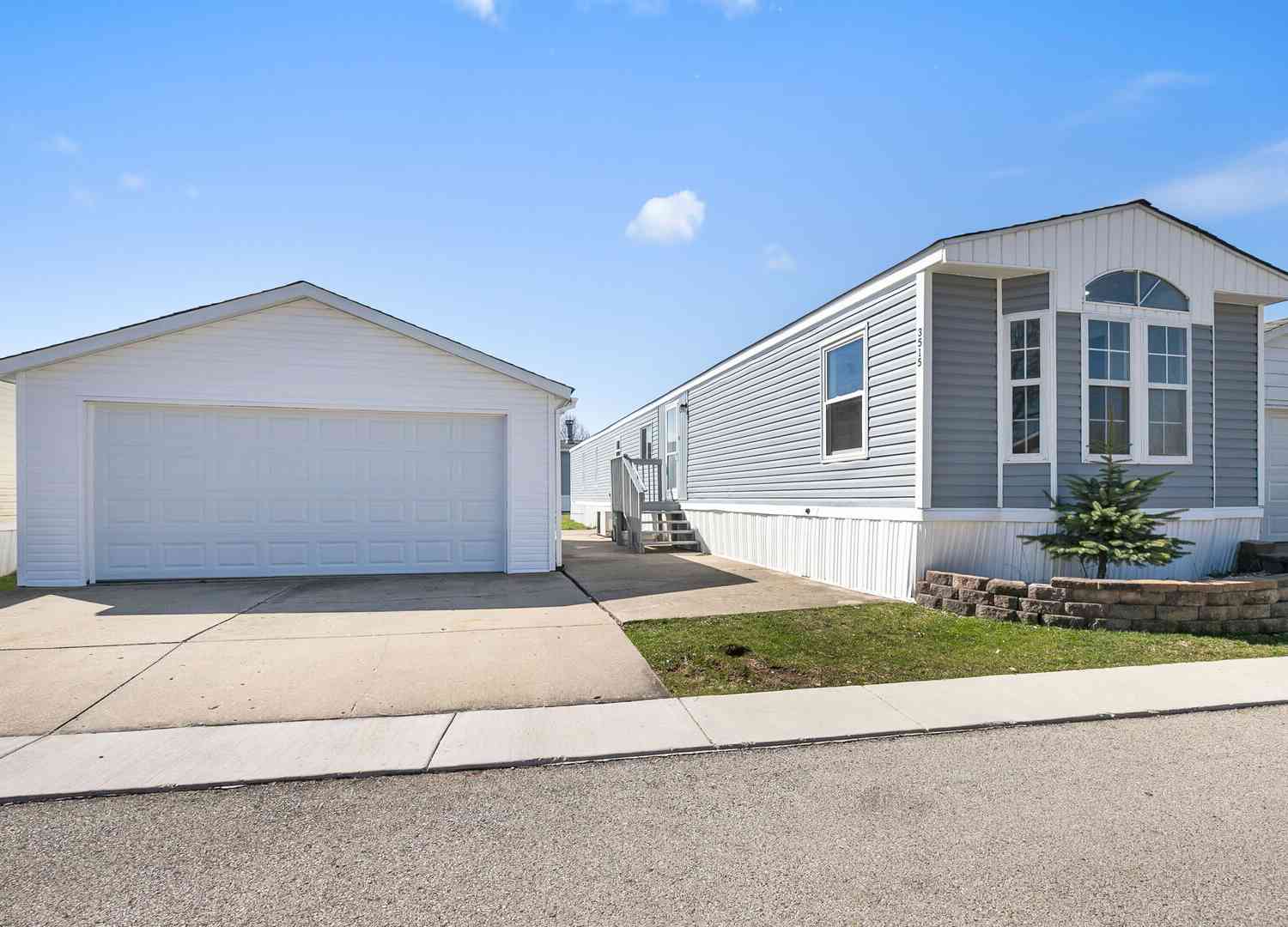 Mobile Home For Sale - 3515 Barb Avenue<br/> Park City, IL 60085