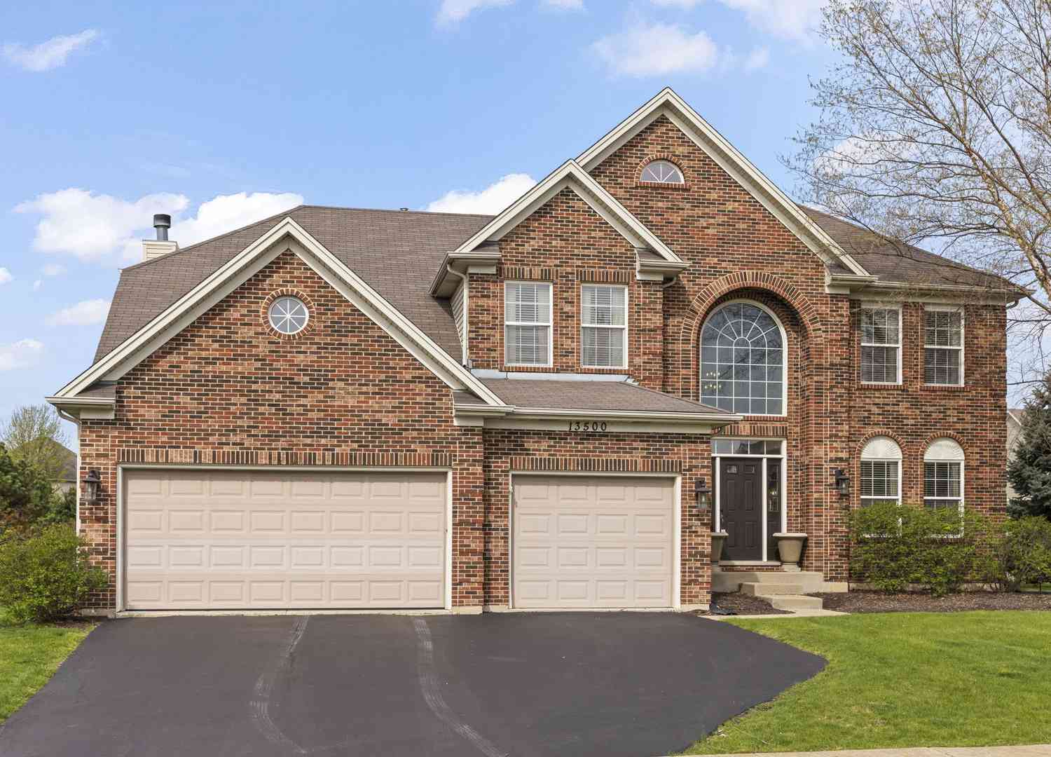 Homes For Sale - 13500 Arborview Circle<br/> Plainfield, IL 60585
