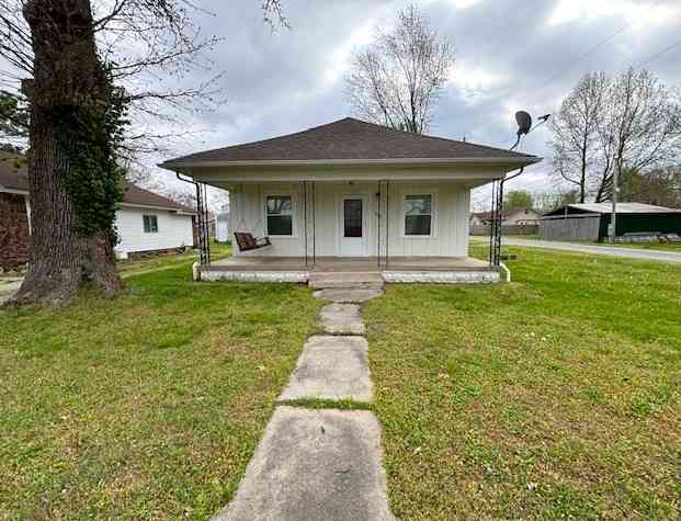 Homes For Sale - 604 N Bush Avenue<br/> Hurst, IL 62949