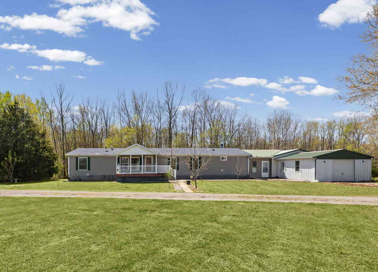 Mobile Home For Sale - 2689 Paul Road<br/> Marion County, Salem, IL 62881