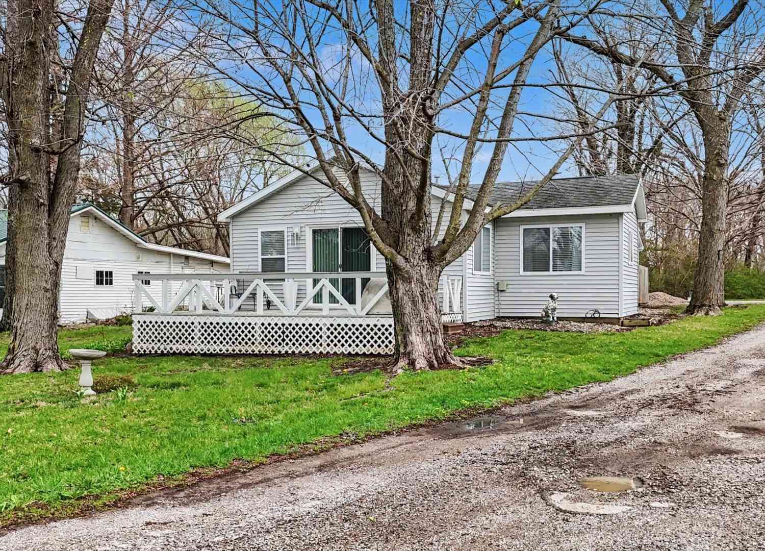 Homes For Sale - 3221 E Lake Paradise Road<br/> Coles County, Mattoon, IL 61938