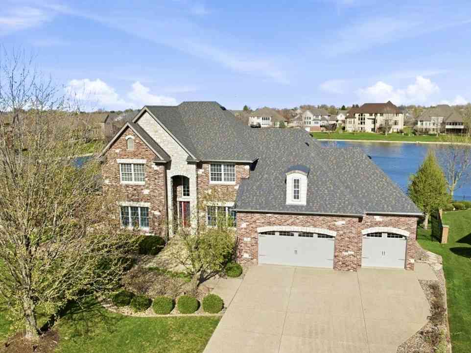 Homes For Sale - 5 Mackenzie Court<br/> Mclean County, Bloomington, IL 61704