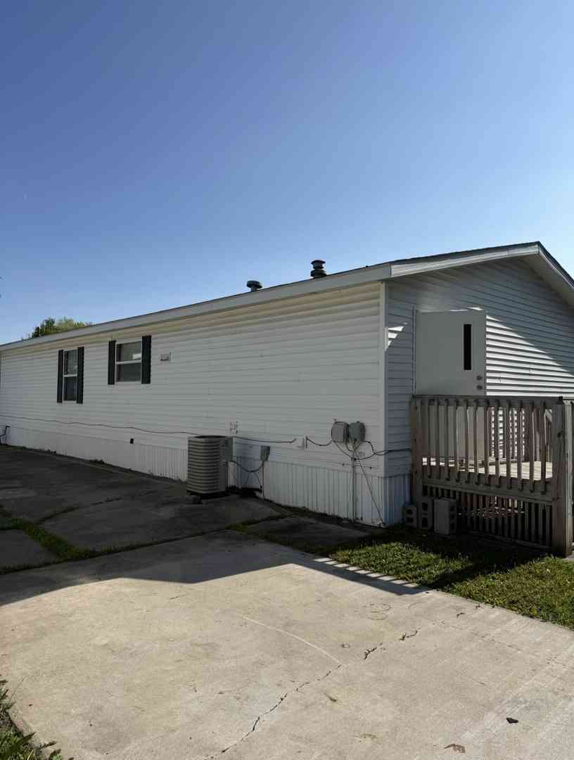 Mobile Home For Sale - 50 Candlelight Drive #50<br/> Sauk Village, IL 60411