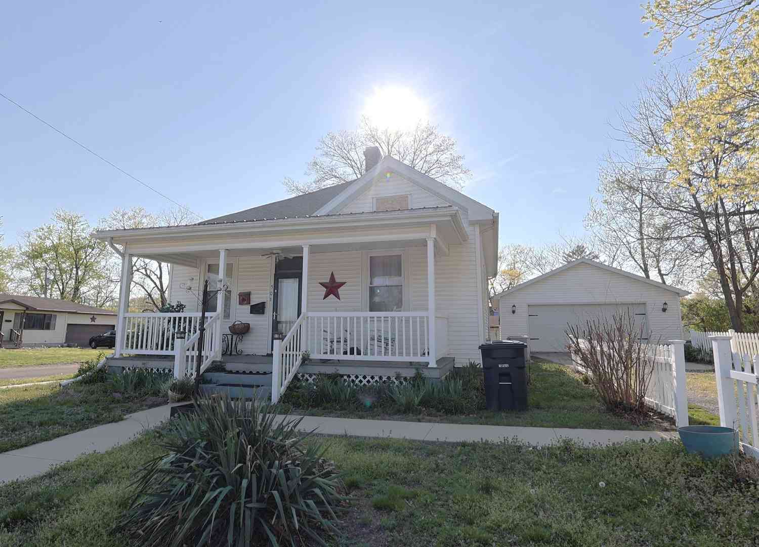 Homes For Sale - 501 N Shelby Avenue<br/> Marion County, Salem, IL 62881