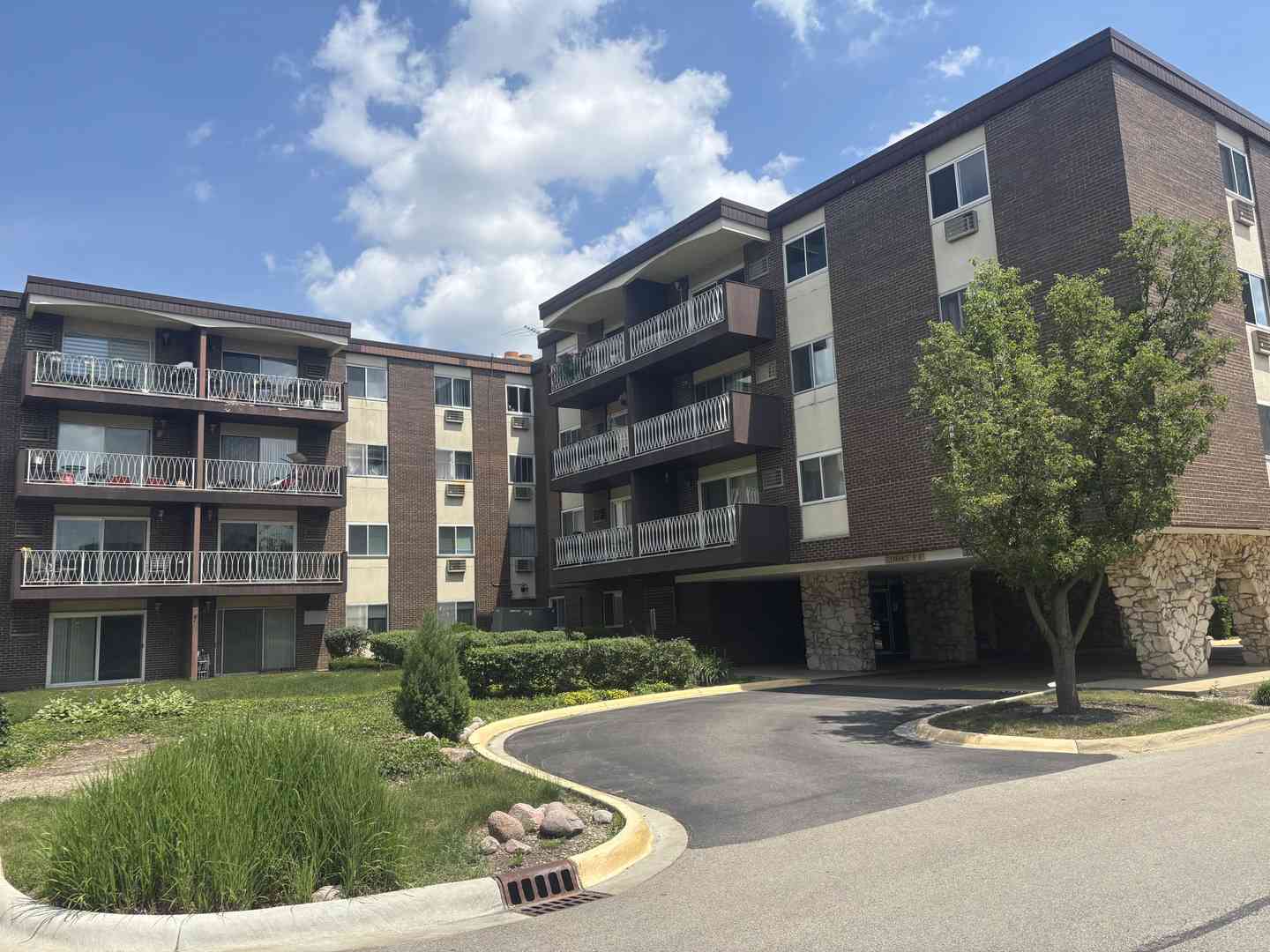 Homes For Sale - 1311 S Finley Road #103<br/> Lombard, IL 60148